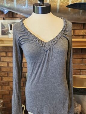 Banana Republic Gray V-Neck Long Sleeve Super Soft Stretchy Base Layer Size M